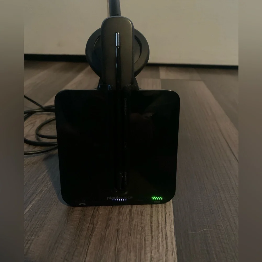 PLANTRONICS c054a wireless headset, USB and power cord included, works fine.